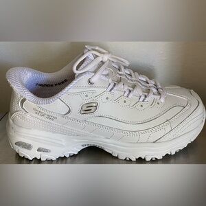 SKECHERS D-LITES SLIP-INS WOMENS WIDE FIT DESIGN